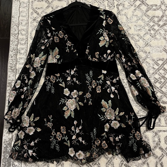 Black floral flowy dress - Picture 3 of 4